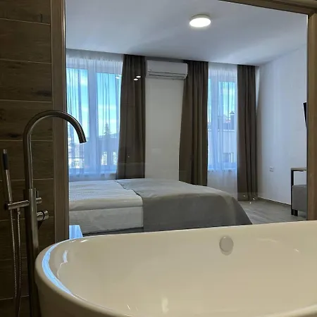 West By Pysanka Hotel *